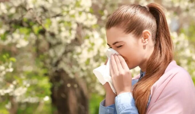Alergjitë e pranverës po rikthehen! Si të parandaloni simptomat dhe të shijoni stinën