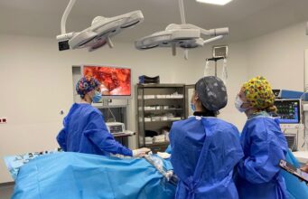 Realizohet me sukses trajtimi i hernies inguinale me laparoskopi në Spitalin Memorial në Fier