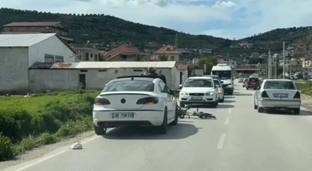 Aksident në aksin Fier-Patos/ Makina përplas një person me biçikletë