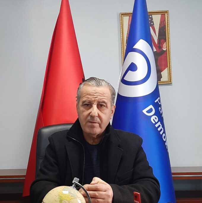 Rrapi Gjika njofton largimin nga strukturat e PD Fier, “Ky proces është i turpshëm”