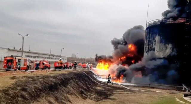 Ukraina shënjestron rafineritë ruse, hakmarrje pas zbutjes së sanksioneve amerikane për naftën