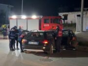 Fier, arrestohet 37-vjeçari, nuk i u bind policisë dhe u përplas me një mjet të parkuar