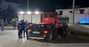Fier, arrestohet 37-vjeçari, nuk i u bind policisë dhe u përplas me një mjet të parkuar