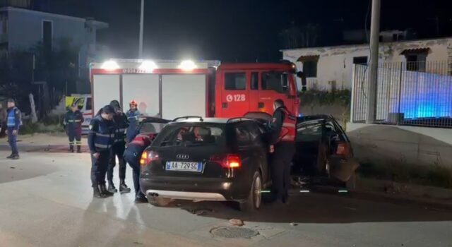 Fier, arrestohet 37-vjeçari, nuk i u bind policisë dhe u përplas me një mjet të parkuar