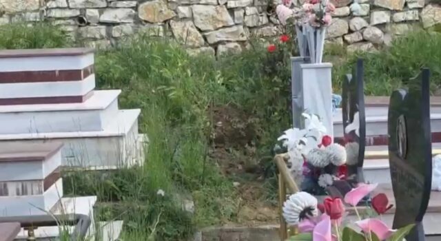 E pazakontë në Lushnjë/ Vidhen eshtrat e gruas që ndërroi jetë 17 vite më parë