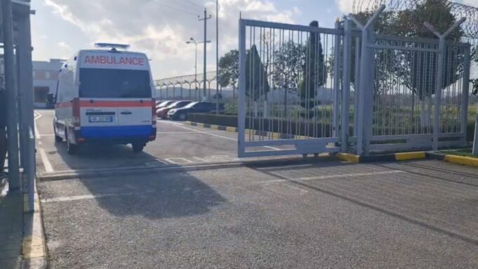 Emri/ Ndërron jetë i burgosuri në burgun e Fierit, u dërgua në spital mëngjesin e sotëm