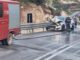 Aksident i rëndë në Llogara, mjeti përplaset tejpërtej me barrierat metalike. Plagoset drejtuesi 22-vjeçar (EMRI)