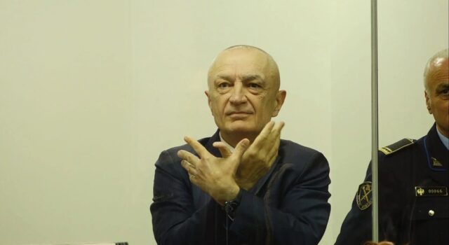 Protestat e Metës dhe Veliajt, gjykata heq kafazin e qelqtë