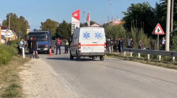 Aksident i rëndë në Fier, humb jetën një person me biçikletë