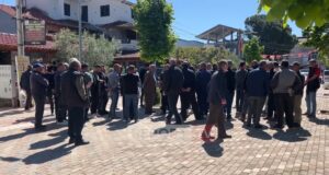 Mbyllen zyrat e Gjendjes Civile në Cakran, banorët në protestë