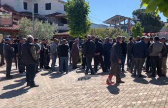 Mbyllen zyrat e Gjendjes Civile në Cakran, banorët në protestë