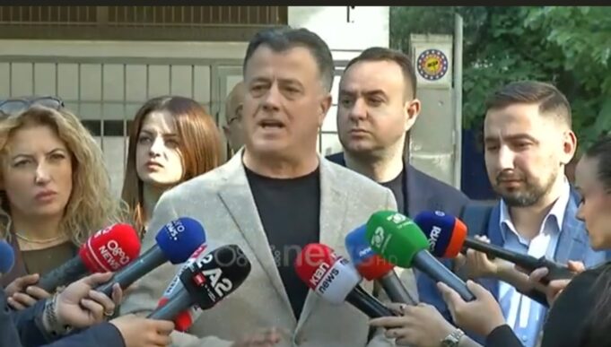Burg 5 protestuesve të 17 prillit/ Noka: Kishin bidonë me ujë në dorë, jo molotov!