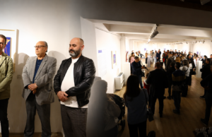 Dy artistët fierakë çelin ekspozitën “Aether” në Galerinë e Arteve