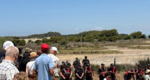 Incidenti në Zvërnec, Ministria e Punëve të Jashtme i përgjigjet Athinës: Protestuesi i dhunuar me shtetësi shqiptare dhe greke, po hetohen përgjegjësit