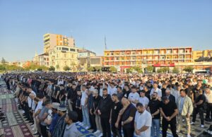Kurban Bajrami/ Besimtarët myslimanë në Fier falin namazin, Myftiu Hazizolli: Të afrohemi më shumë me Zotin