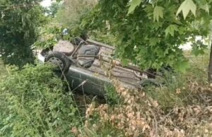 Aksident në aksin Fier-Lushnjë, përplasen dy makina, lëndohet një nga shoferët