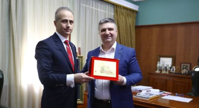 Subashi pret në takim ambasadorin e Turqisë: Fokusi te rritja e investimeve dhe Spitali Memorial