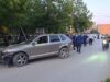 Kaos në qendër të Fierit: “Porsche” me shpejtësi përplas dy makina të parkuara