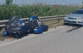 Aksident në Lushnjë, makina “Benz” përplaset me motoçikletën, plagoset turisti!