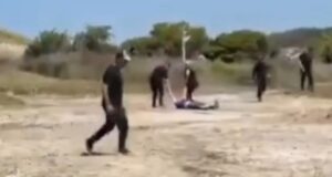 Protesta kundër resortit në Zvërnec/ Pse policia e shtetit nuk ndërhyn dhe kush janë personat me maska që përdorin spraj me piper?
