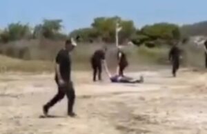 Protesta kundër resortit në Zvërnec/ Pse policia e shtetit nuk ndërhyn dhe kush janë personat me maska që përdorin spraj me piper?