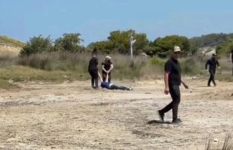 Gënjeu për protestën/ Skënder Hita pezullon nga detyra kryepolicin e Vlorës Elidon Çela