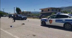 Aksident me vdekje në aksin Berat-Dimal, motori godet nga pas BMW-në! Ndërron jetë pasagjeri