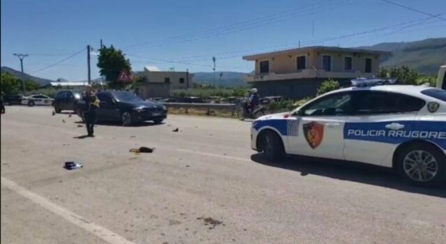 Aksident me vdekje në aksin Berat-Dimal, motori godet nga pas BMW-në! Ndërron jetë pasagjeri