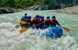 Lumi Vjosa, rritet interesi për rafting gjatë sezonit pranveror