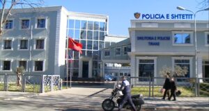 Shantazhuan për para 38-vjeçaren me foto e video intime, arrestohet i mituri, në kërkim bashkëpunëtori i tij