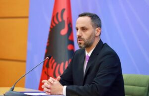 Dhuna ndaj protestuesit në Zvërnec, ministri Lamallari: Sjellje e papranueshme dhe skandaloze e rojeve private! Të hetohet dhe kompania e tyre