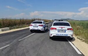 Fier, automjeti del nga rruga dhe përfundon në kanal, humb jetën 37-vjeçari (Emri)
