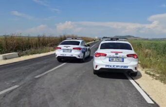 Fier, automjeti del nga rruga dhe përfundon në kanal, humb jetën 37-vjeçari (Emri)