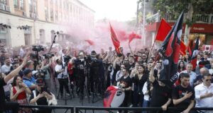 Protestë studentore në Tiranë në mbështetje të gjuhës shqipes në Maqedoninë e Veriut