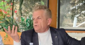 Vladimir Muçaj rizgjidhet në krye të Unionit të Gazetarëve Shqiptarë për Qarkun Fier