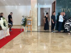 Lamtumira e fundit për Sotir Stefën: Homazhet në teatrin “Bylis” bashkojnë familjarë, miq e kolegë