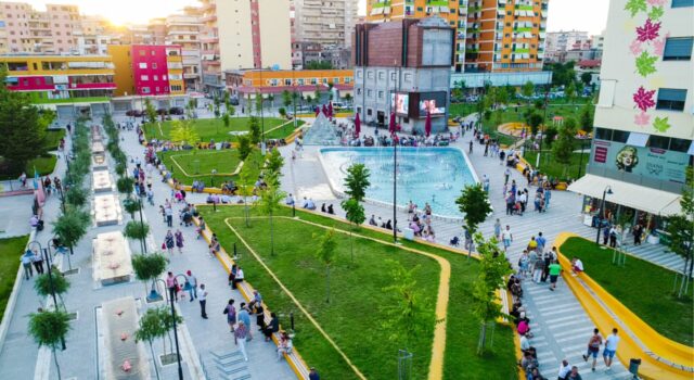 Po vjen ‘ferri”! Vapa afrikane ‘pushton’ Shqipërinë, temperaturat deri në 36 gradë