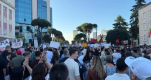 Dita e pestë e protestës, lëvizja qytetare del me 5 kërkesa para Kryeministrisë: Dorëheqje e Qeverisë dhe anulimi i Zvërnecit