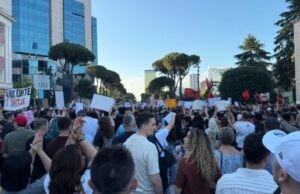 Dita e pestë e protestës, lëvizja qytetare del me 5 kërkesa para Kryeministrisë: Dorëheqje e Qeverisë dhe anulimi i Zvërnecit