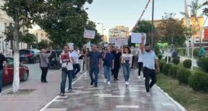 Protestë edhe në Fier kundër projektit të Zvërnecit