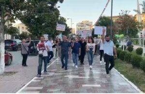 Protestë edhe në Fier kundër projektit të Zvërnecit