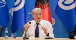 Berisha mbron projektin në Zvërnec: Toka është private, mbështesim investimet e huaja. Hipokritët të derdhin lot sa të duan!