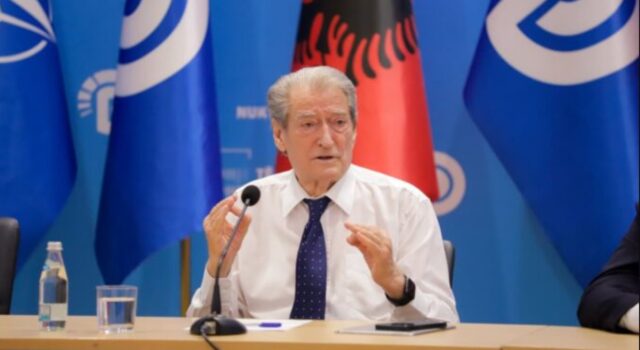 Berisha mbron projektin në Zvërnec: Toka është private, mbështesim investimet e huaja. Hipokritët të derdhin lot sa të duan!