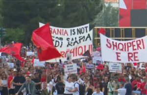 Sot protesta e 12-të kundër qeverisë, qytetarët rikthehen në shesh: Rama jep dorëheqjen!