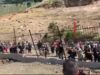 Përplasje në Rrjoll, banorët rrëzojnë gardhin rrethues metalik dhe bllokojnë mjetet e rënda të punës