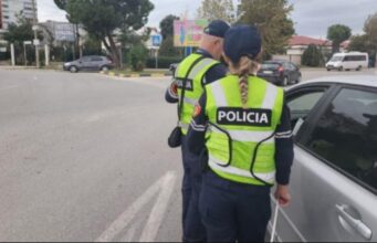Drejtonin makinat pa patentë dhe në gjendje të dehur, 5 shoferë të arrestuar gjatë një jave në Fier!