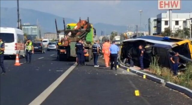 Aksidenti në autostradën Tiranë – Durrës/ REAGON Ministria e Shëndetësisë: 12 të lënduar në gjendje të rëndë mes tyre edhe fëmijë