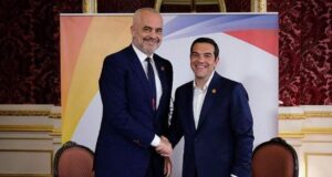 Tsipras i përgjigjet Ramës për incidentin e Zvërnecit: Mbrojtja e një qytetari grek është detyrë, mos na jep leksione!
