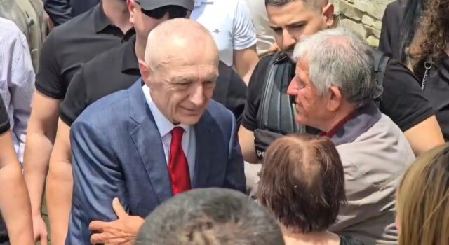 Ilir Meta ka lënë sot burgun 313 për t’i dhënë lamtumirën babait të tij