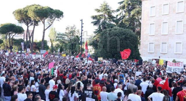 Protesta për Zvërnecin hyn në ditën e dhjetë në kryeqytet